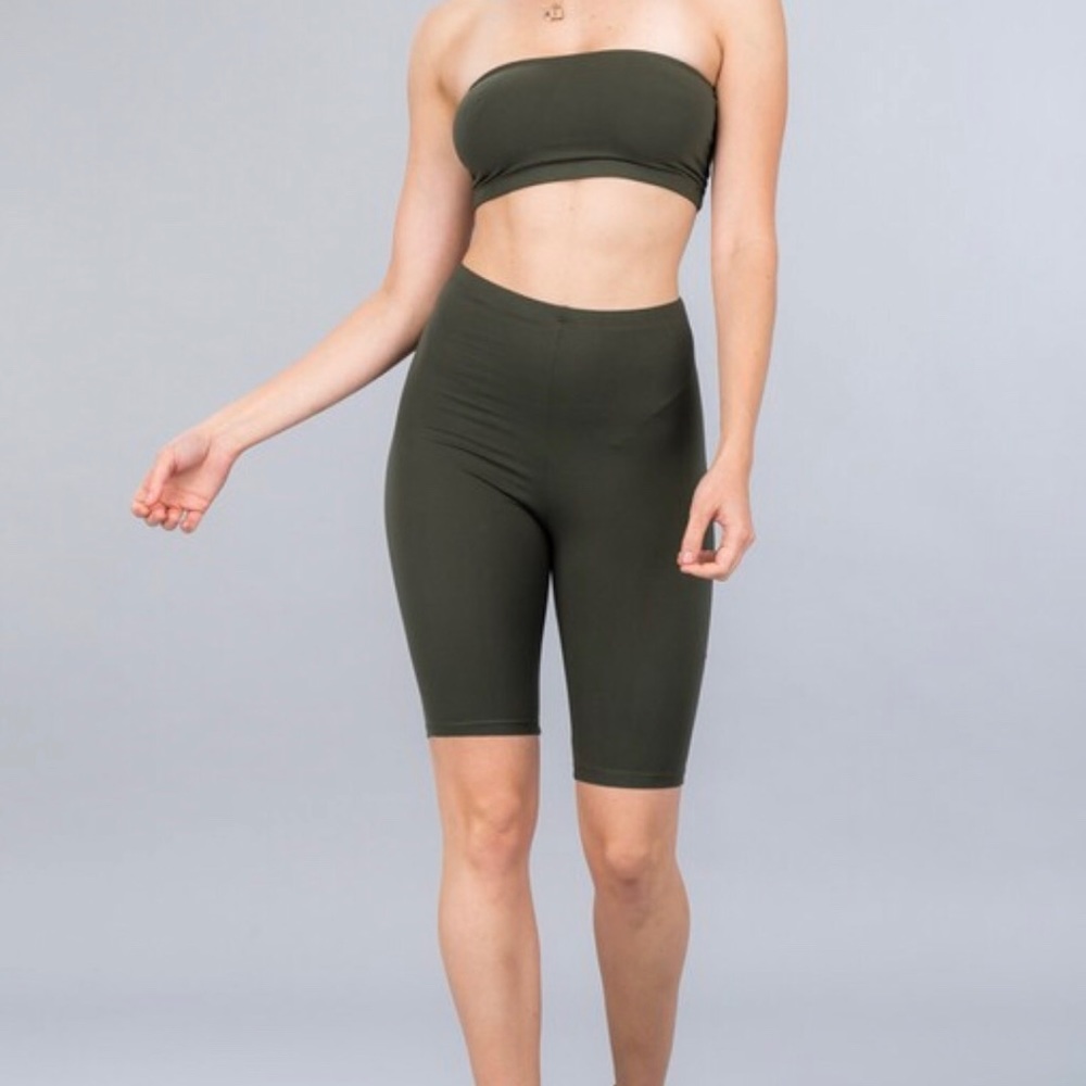 Bikini pants set new
Come small medium and large